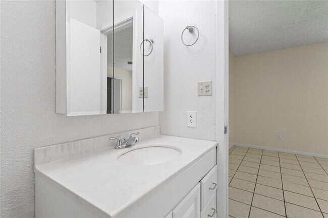 Building Photo - 601 Rucker St