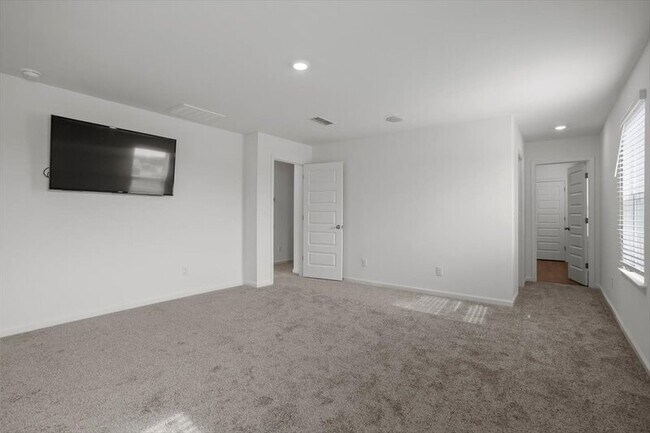 Building Photo - 645 Thomas Gage Dr