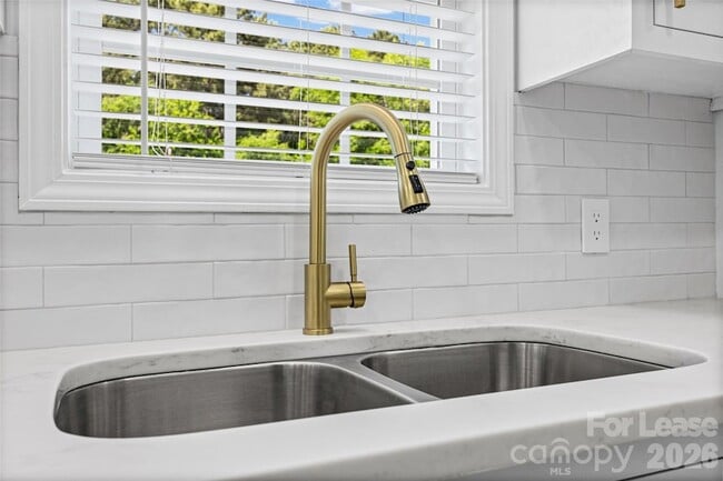 Building Photo - 425 Griggs Rd