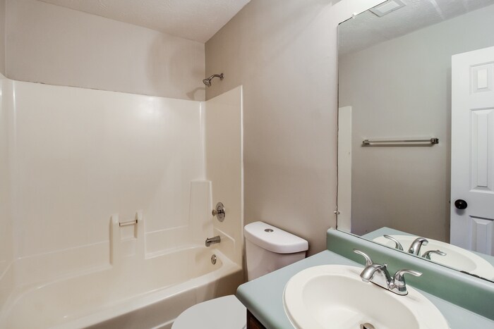 Building Photo - 107 Summerfield Dr