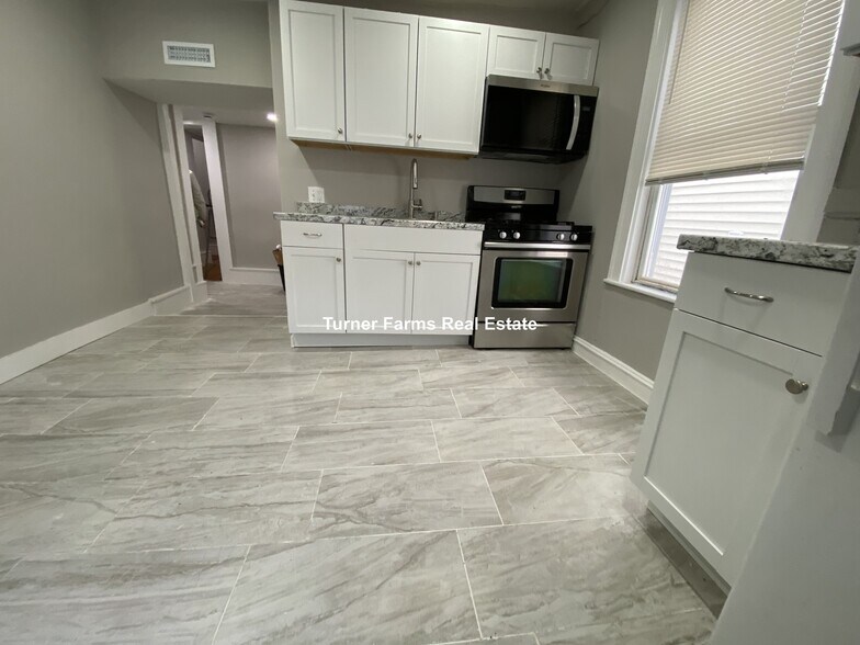 Building Photo - 35 Humphreys St