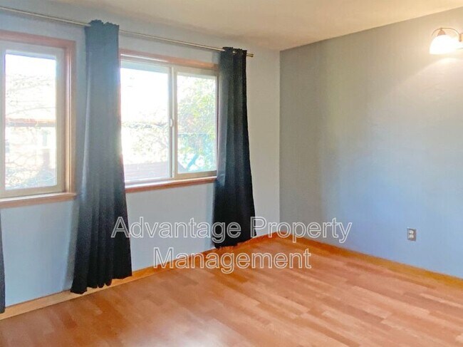 Building Photo - 149 NE Powderhorn Dr