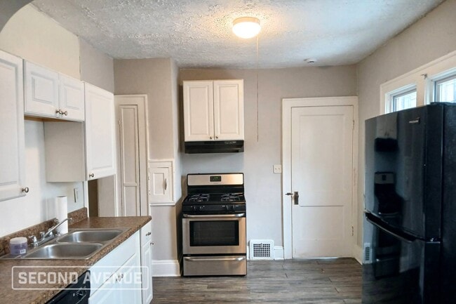 Building Photo - 11512 Harvey Ave