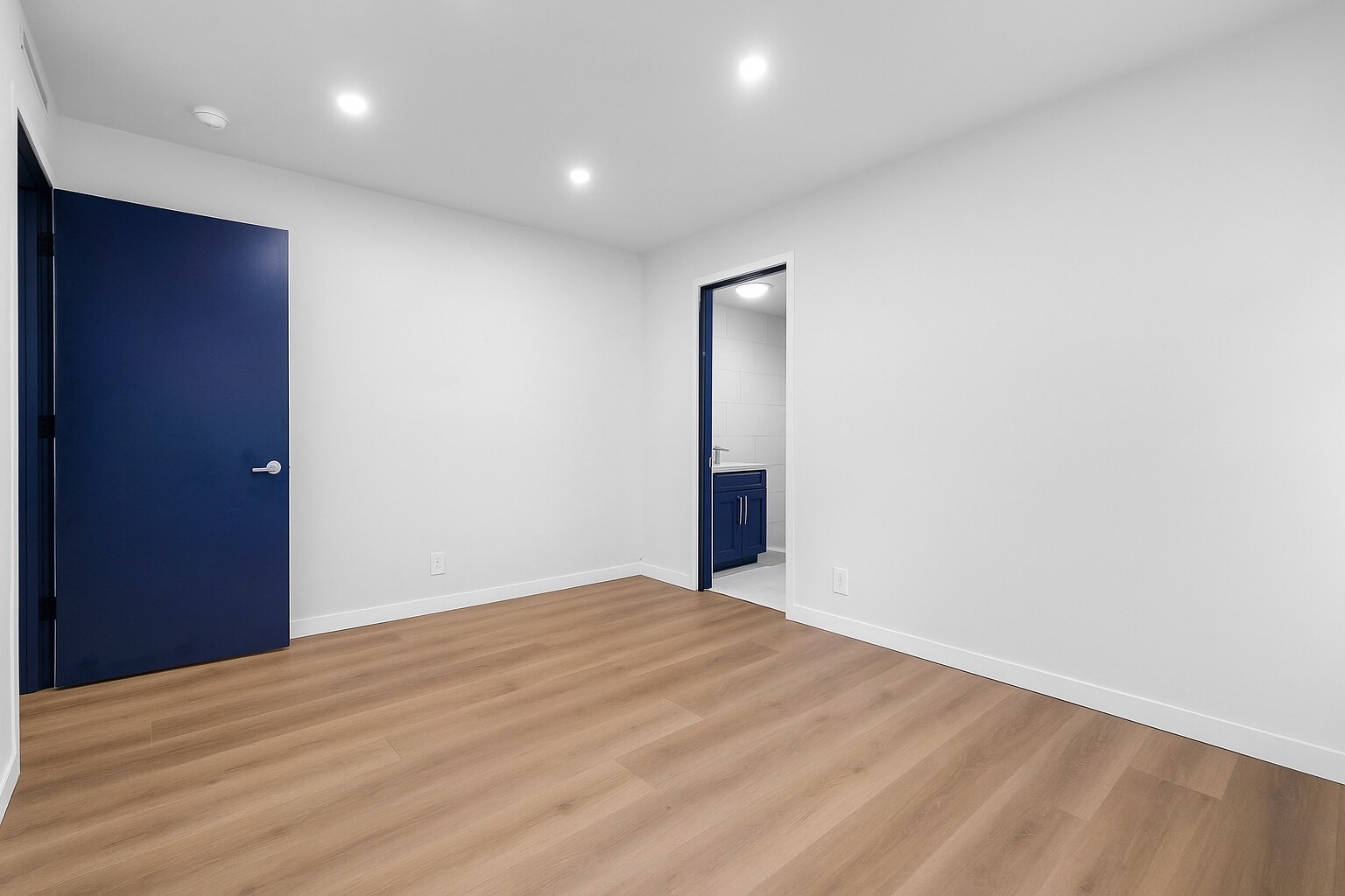 Building Photo - 213 S Gale Dr