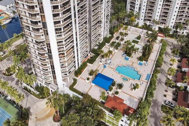 Building Photo - 3600 Yacht Club Dr