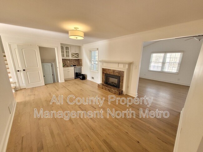 Building Photo - 180 Crestwood Ct