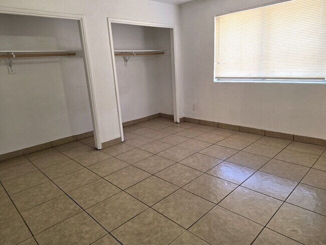 Building Photo - MOVE-IN READY 3 BEDROOM WITH $250 BONUS – ALL TILE & CENTRAL AIR OFFERING $500 GIFT CARE AFTER SU...