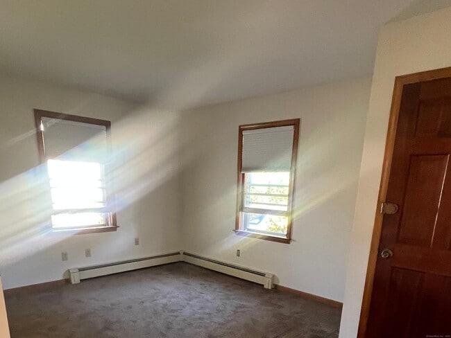 Building Photo - 650 S Pine Creek Rd