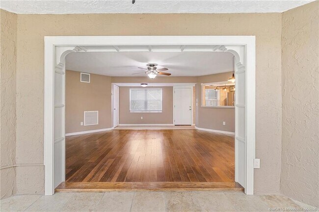 Building Photo - 3218 SE Aster Ln