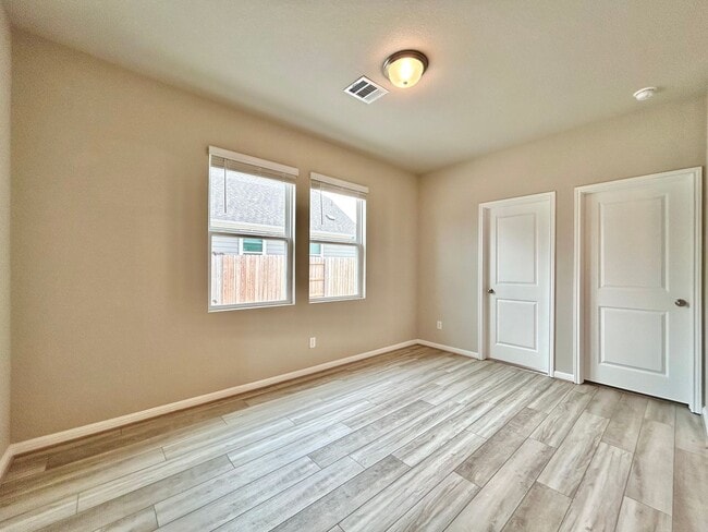 Building Photo - 202 Elm Br Trl