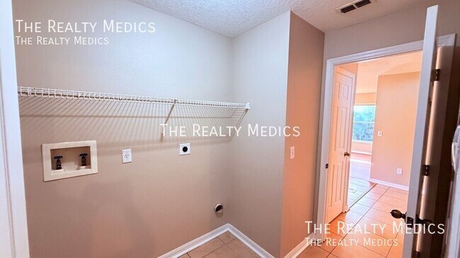 Building Photo - 2837 River Ridge Dr