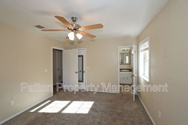 Building Photo - 2905 Salem Dr