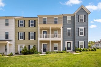 Building Photo - 3 bed/ 3 1/2 bath.  Dog Friendly.
