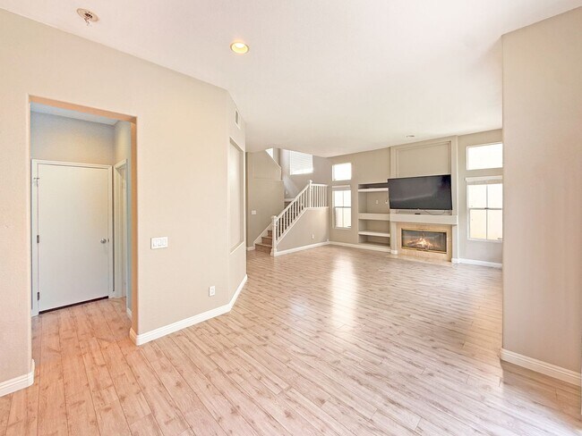 Building Photo - SD: Spacious 3BD/3BA Home in University City with Community Pool, Backyard Patio & 2-Car Garage