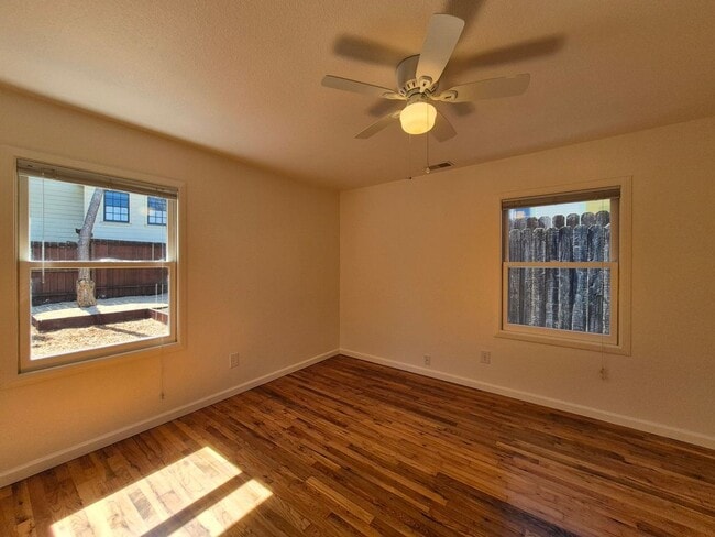 Building Photo - 2 Bedroom for Rent