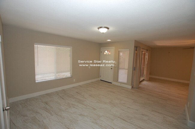 Building Photo - 5220 E Tamblo Dr