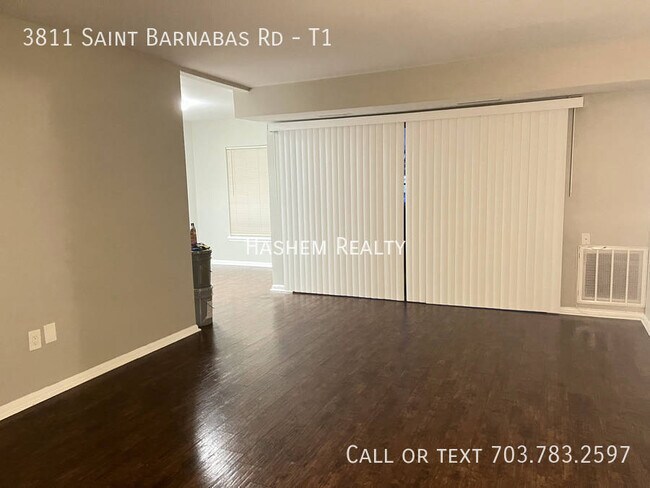 Building Photo - Lovely Updated 2 Bedroom 1 Full Bath Groun...