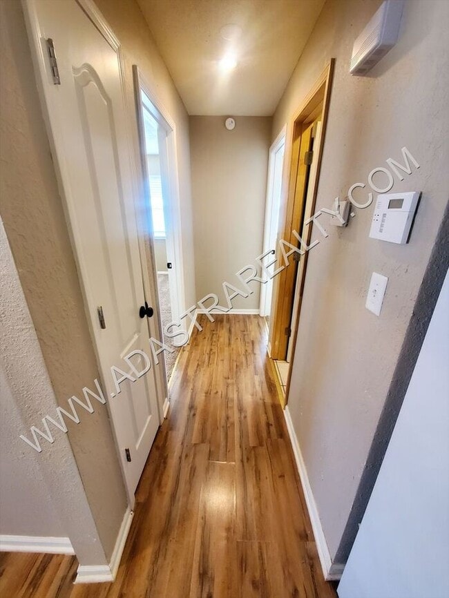 Building Photo - Nicely updated duplex near Kansas City schools-Coming SOON!!