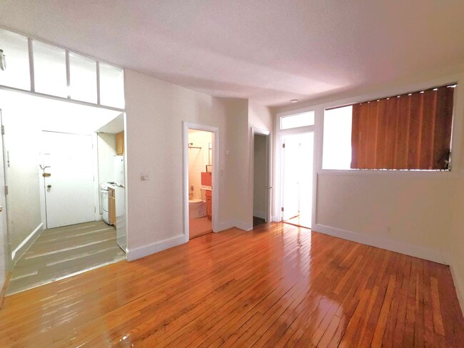 Building Photo - No Brokers Fee, No Security Deposit,  Heat, Hot Water Included, Elevator, Laundry, Parking for Rent