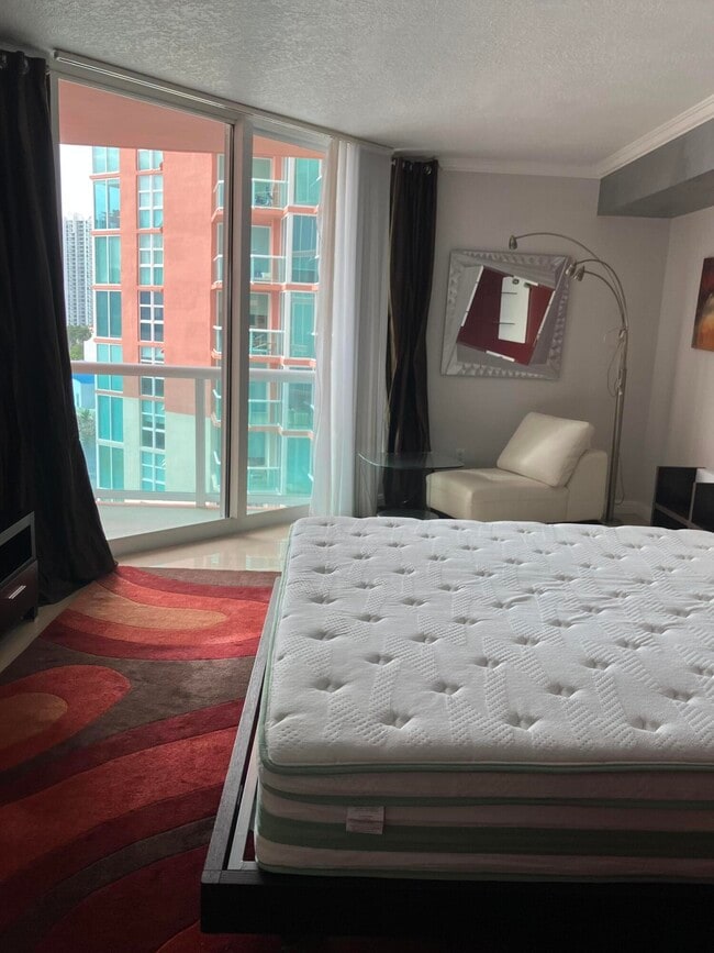 Building Photo - 3370 Hidden Bay Dr