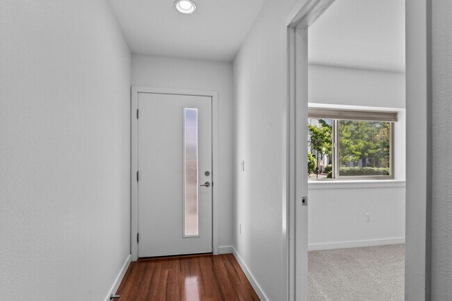 Building Photo - 3bd/1.5ba Seattle Townhouse