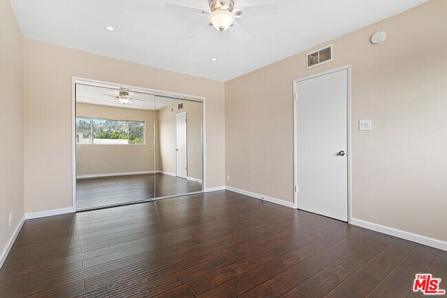 Building Photo - 5961 Chula Vista Way