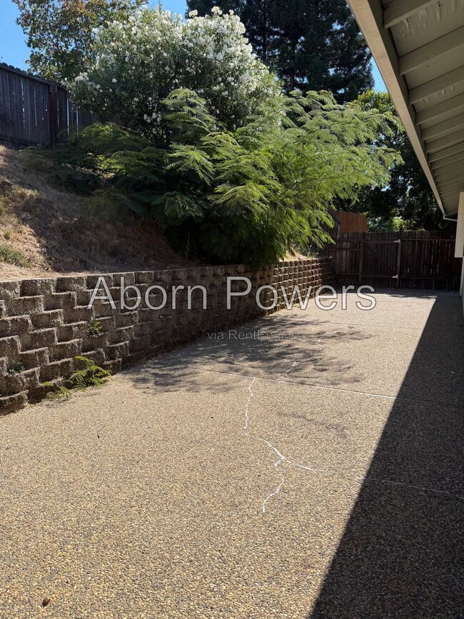 Building Photo - 4819 Hillbrook Ct