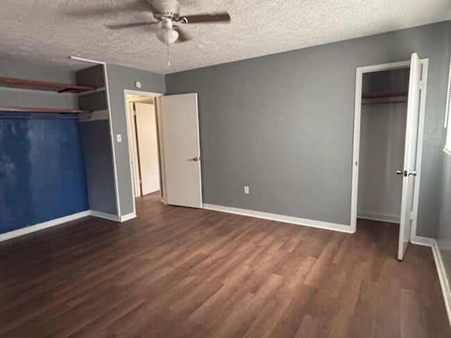 Building Photo - 1670 Kentwood Dr