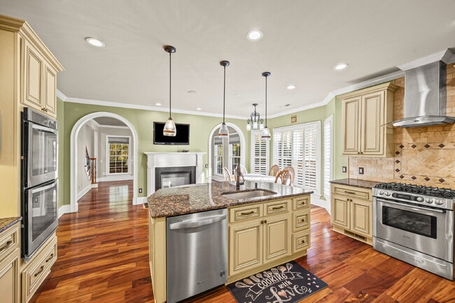 Building Photo - "Luxurious 4-Bed Oasis with Granite Countertops & Cozy Fireplace in Charlotte - 3914 Sq Ft of Ele...