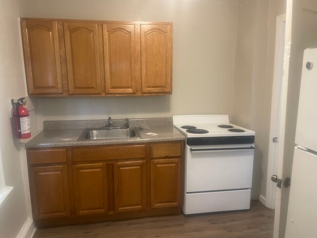 Building Photo - 406 Fisher Ave