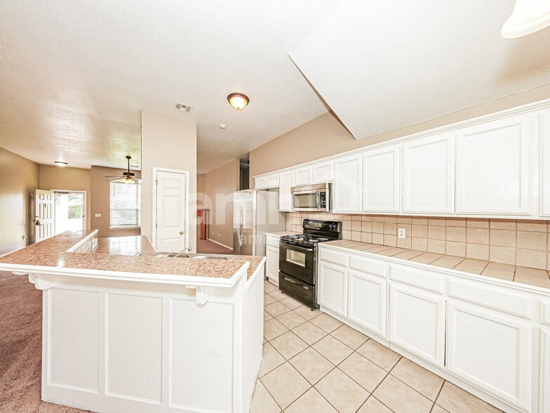 Building Photo - 316 SW 40th St