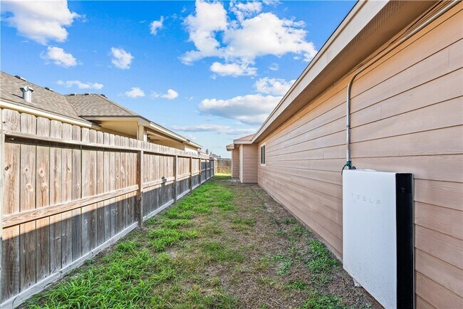 Building Photo - 1126 Fallow Ln