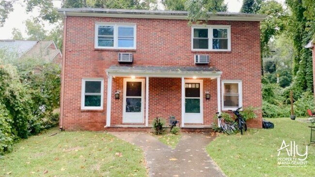 Building Photo - 122 Harmon St