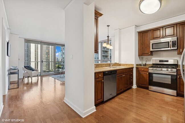 Building Photo - 420 E Waterside Dr