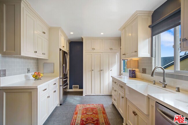 Building Photo - 3085 Motor Ave