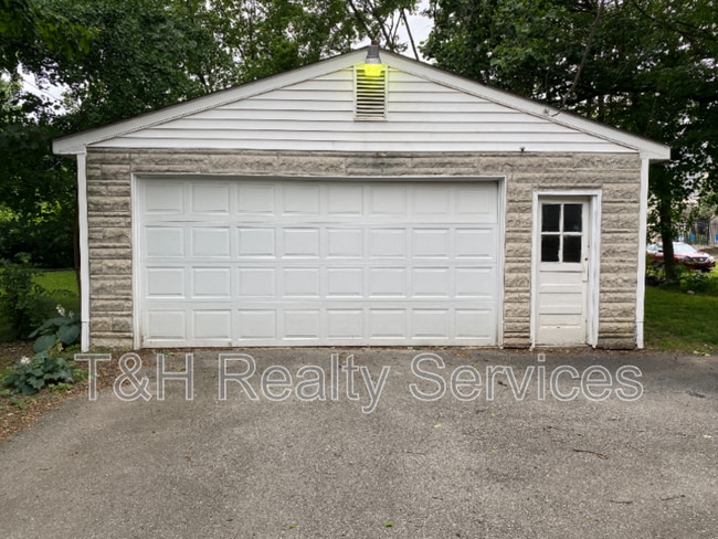 Building Photo - 6158 Winthrop Ave