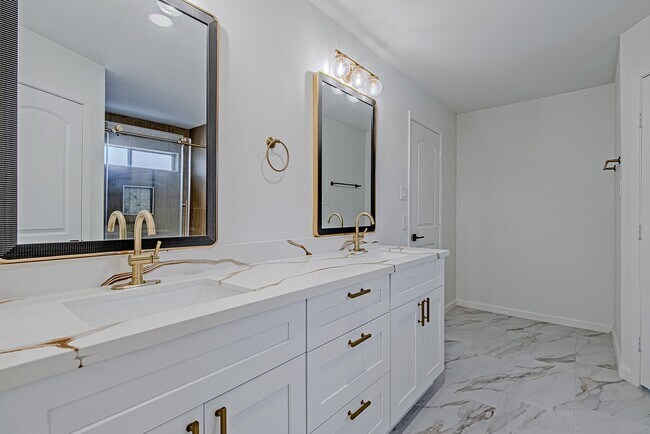 Building Photo - 3406 Forest Village Dr