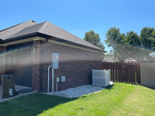 Building Photo - 602 Paradise Way