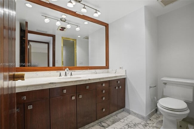 Building Photo - 19355 Turnberry Way