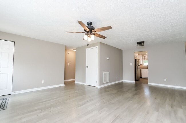 Building Photo - 531 Ashwood Dr