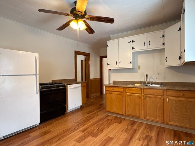 Building Photo - 415 Litchfield St