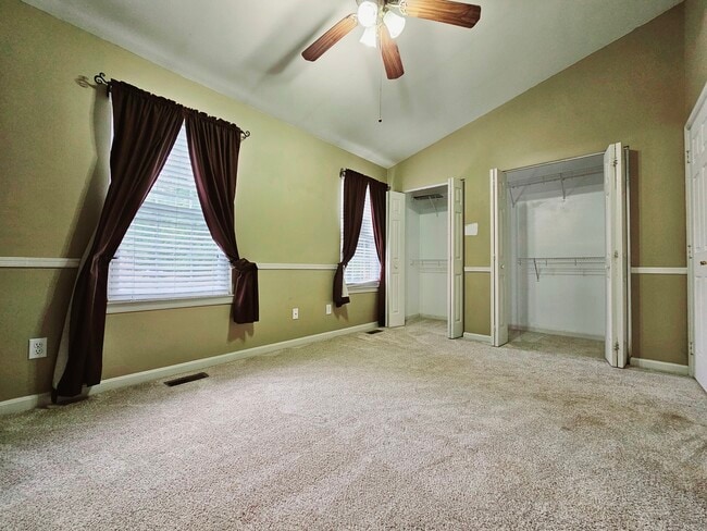 Building Photo - 435 Oakton Way