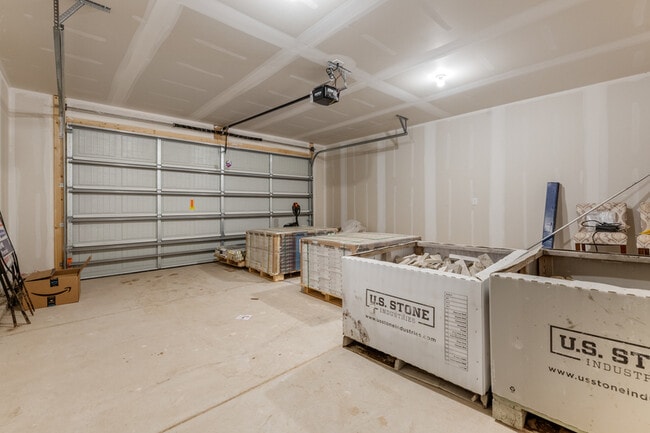 Building Photo - 2400 N Woodlawn Blvd