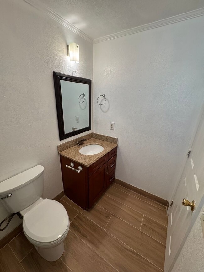 Building Photo - Cozy 1 Bed, 1 Bath Pomona Cottage with 440...