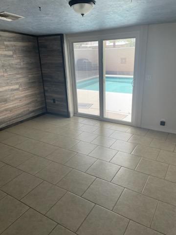 Building Photo - A charming house w/ 3 beds and 1.5 bath