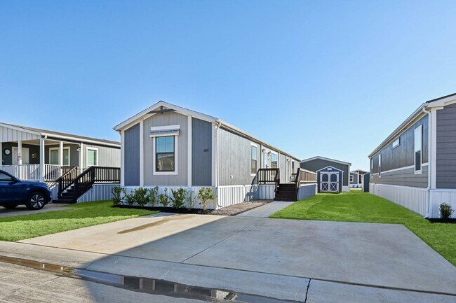 Building Photo - 1610 Fox Dr