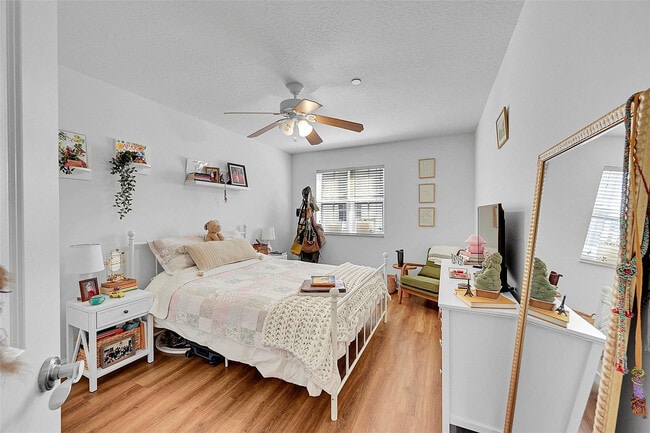 Building Photo - 1614 NE 9th St