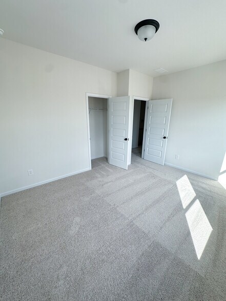 Building Photo - 627 Mountaintop Rd SW