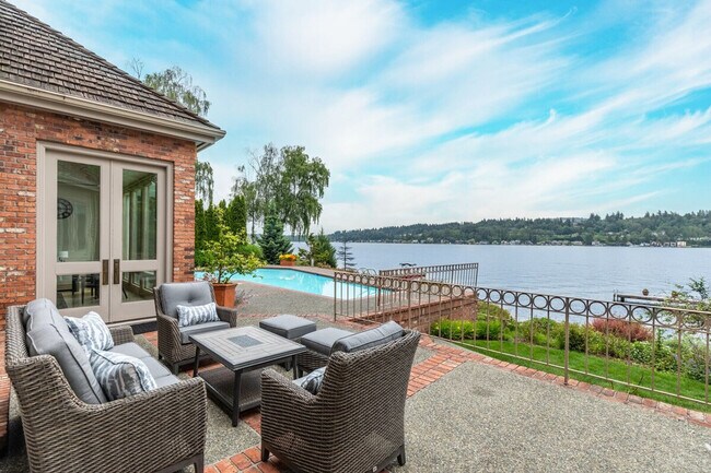 Building Photo - 6408 E Mercer Way