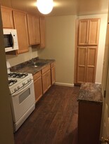 Kitchen with large pantry - 1910 Sulgrave Ave